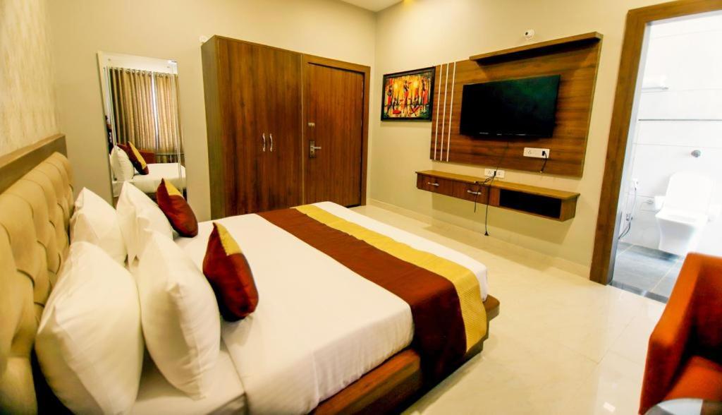 בהאראטפור Hotel Amar Vilas & Resort מראה חיצוני תמונה